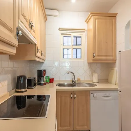 Apartment With A View, Pet Friendly, Wifi, Large Terrace, Sea View *